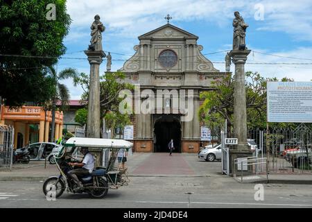 Dumaguete, Philippines - juin 2022 : vues de l'église de Santa Catalina de Alejandria à Dumaguete sur 17 juin 2022 à Negros Oriental, Philippines. Banque D'Images