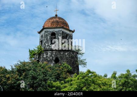 Dumaguete, Philippines - juin 2022 : beffroi de Dumaguete dans l'église de Santa Catalina de Alejandria à Dumaguete sur 17 juin 2022 dans Negros Oriental, P Banque D'Images