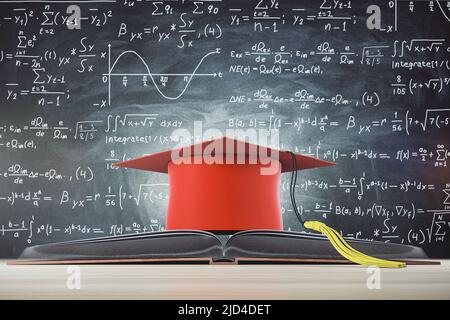 Remise des diplômes et concept de connaissances avec chapeau rouge à mortade sur livre ouvert à fond de tableau noir avec formules mathématiques. 3D rendu Banque D'Images