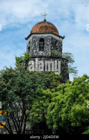 Dumaguete, Philippines - juin 2022 : beffroi de Dumaguete dans l'église de Santa Catalina de Alejandria à Dumaguete sur 17 juin 2022 dans Negros Oriental, P Banque D'Images