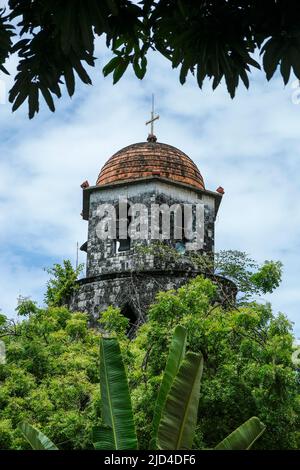 Dumaguete, Philippines - juin 2022 : beffroi de Dumaguete dans l'église de Santa Catalina de Alejandria à Dumaguete sur 17 juin 2022 dans Negros Oriental, P Banque D'Images