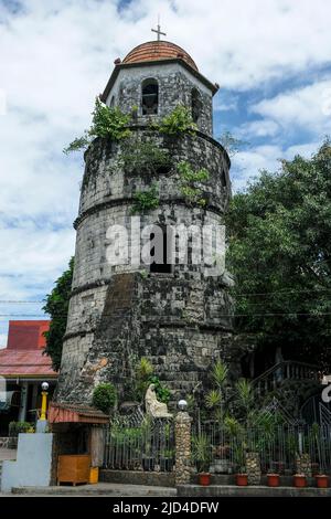 Dumaguete, Philippines - juin 2022 : beffroi de Dumaguete dans l'église de Santa Catalina de Alejandria à Dumaguete sur 17 juin 2022 dans Negros Oriental, P Banque D'Images
