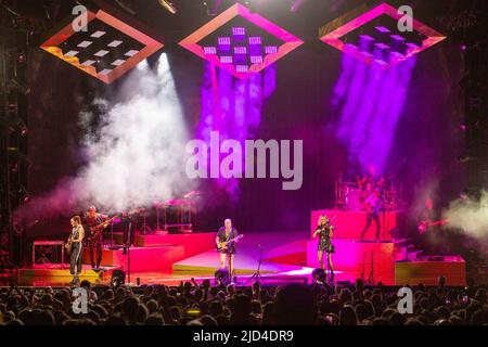 Tinley Park, États-Unis. 15th juin 2022. Emily Strayer, Natalie Maines et Martie Maguire des poussins sur 15 juin 2022, au Hollywood Casino Amphitheatre à Tinley Park, Illinois (photo par Daniel DeSlover/Sipa USA) crédit: SIPA USA/Alay Live News Banque D'Images