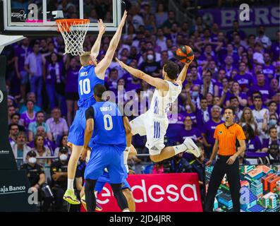 Madrid, Espagne. 17th juin 2022. 17th juin 2022 ; Centre Wizink ; Madrid ; Espagne ; Liga Endesa ACB ; Playoff; final 3; Real Madrid vs Barça; Sergio Llull (Madrid) 900/Corson Press Credit: CORSON PRESS/Alay Live News Banque D'Images