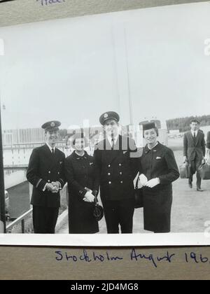 Vert Wisborough, 10 juin 2022: C'EST Une PHOTO COLLECTÉE D'IRIS BLANC (À L'EXTRÊME DROITE DU GROUPE) Un cigare fumé par Sir Winston Churchill sur un vol à destination de ni Banque D'Images