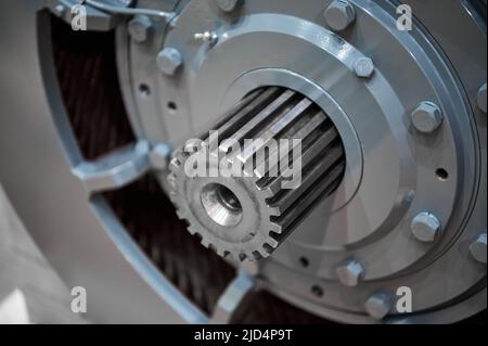 Arbre cannelé de sortie du grand moteur électrique industriel Banque D'Images