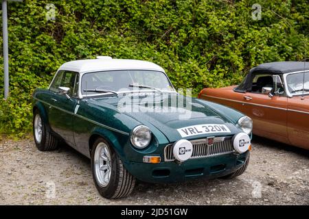 Redruth, Cornwall, Royaume-Uni. 18th juin 2022, Murdoch Day a eu lieu à Redruth aujourd'hui, alors que la ville célébrait William Murdoch, le talentueux ingénieur minier et inventeur qui vivait à Redruth et sa maison a été le premier au Royaume-Uni à être éclairé par l'éclairage au gaz en 1792. Il a également construit une « voiture » à vapeur qu'il a testée sur les routes de la ville. Ils ont eu un défilé pour enfants, des stands, des moteurs de traction à vapeur et des artistes de rue aussi.Credit: Keith Larby/Alay Live News Banque D'Images