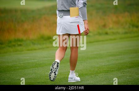 Séoul, Corée du Sud. 11th juin 2022. Parc SO-hye (KOR), 11 juin 2022 - Golf : le parc SO-hye de Corée du Sud marche sur le 1st trous lors du deuxième tour du tournoi de golf des maîtres Queens de Celltrion de la KLPGA 2022 au country club de Seolhaeone à Yangyang, à l'est de Séoul, en Corée du Sud. Credit: Lee Jae-won/AFLO/Alay Live News Banque D'Images