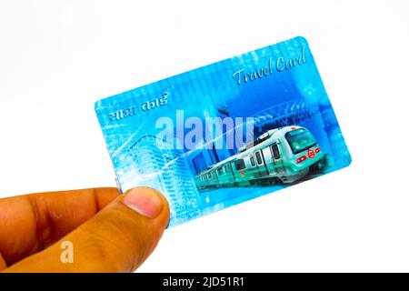Noida , Sutter pardesh , Inde - 28 mai 2022 , Une photo de carte de voyage de métro avec un focus sélectif Banque D'Images