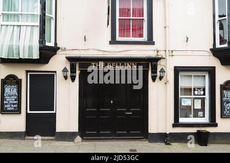 Magasins de détail de Mentheage Street, Helston, Cornwall, Angleterre Banque D'Images