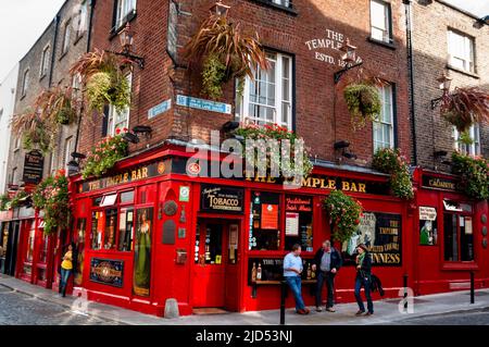 Temple Bar Pub à Dublin, capitale de l'Irlande. Banque D'Images