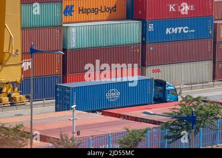 10 juin 2020-Busan, Corée du Sud- Une vue d'ensemble du nouveau port à conteneurs à Busan, Corée du Sud.l'économie de la Corée du Sud devrait se contracter de 1,2 pour cent cette année, alors que la pandémie du coronavirus et les mesures de confinement ont ravagé le commerce et la consommation mondiaux, a déclaré l'Organisation de coopération et de développement économiques (OCDE) mercredi. La prévision actualisée, qui serait la plus forte contraction depuis la crise financière asiatique de 1998, a marqué une baisse marquée par rapport aux prévisions de l'OCDE de mars d'expansion de 2 pour cent. Les dernières prévisions de l'OCDE sont plus sombres qu'une prévision de la Banque de Corée (BOK), qui f Banque D'Images