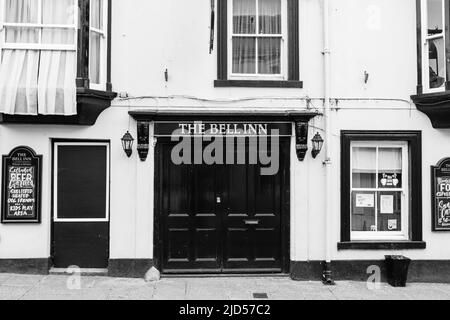 Magasins de détail de Mentheage Street, Helston, Cornwall, Angleterre Banque D'Images