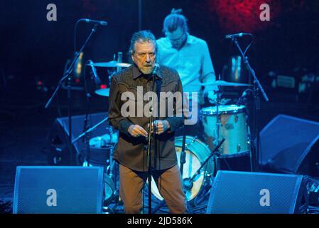 Robert Plant se produit à Un concert pour Bert Jansch au Celtic Connections Festival à la salle de concert royale de Glasgow sur 1 février , 2016 à Glasgow, en Écosse Banque D'Images