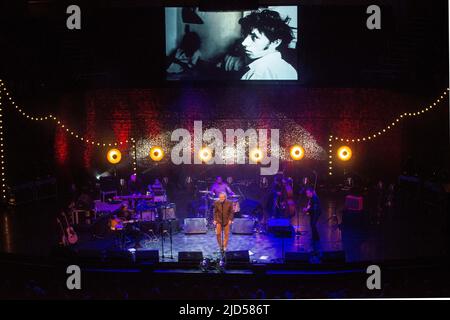 Robert Plant se produit à Un concert pour Bert Jansch au Celtic Connections Festival à la salle de concert royale de Glasgow sur 1 février , 2016 à Glasgow, en Écosse Banque D'Images