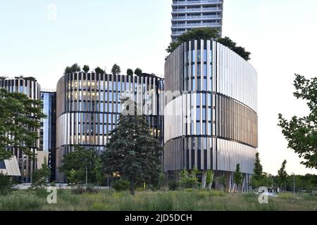 Main point Pankrac - immeuble de bureaux moderne et durable situé dans le quartier de Pankrac, à Prague, en République tchèque. Banque D'Images