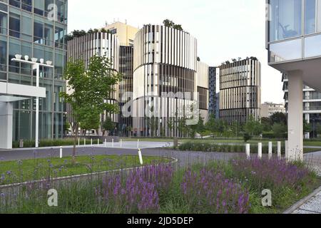 Main point Pankrac - immeuble de bureaux moderne et durable situé dans le quartier de Pankrac, à Prague, en République tchèque. Banque D'Images