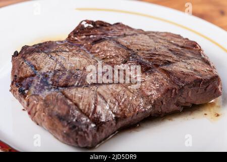 Steak de rôti de bœuf savoureux et juteux. Banque D'Images