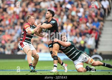 Twickenham, Royaume-Uni. 18th juin 2022. Sean Maitland #11 de Saracens est attaqué par Tommy Reffell #7 de Leicester Tigers et Jasper Wiese #8 de Leicester Tigers à Twickenham, Royaume-Uni, le 6/18/2022. (Photo de Craig Thomas/News Images/Sipa USA) crédit: SIPA USA/Alay Live News Banque D'Images