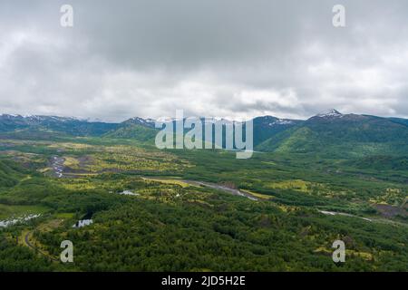 Mont St Helens lors d'une journée brumeuse en juin Banque D'Images