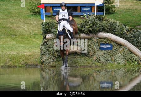 18 juin 2022, Basse-Saxe, Luhmühlen: Sports équestres/Evesting: Championnat allemand, cross-country, Messmer Trophée CCI4* test, à Luhmühlen. Michael Jung, pilote de l'événement allemand, fait le tour de Highlighter dans la compétition de cross-country. Le trois fois champion olympique Jung a conservé son avance du dressage après le cross-country. Photo: Marcus Brandt/dpa Banque D'Images