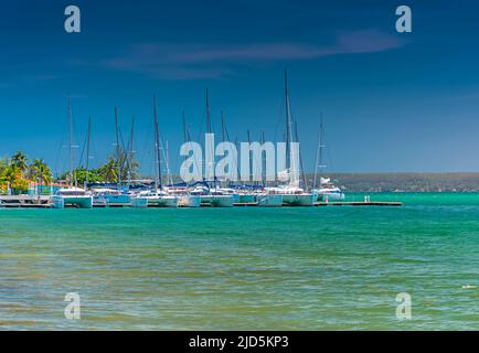 Amarrer des yachts à voile au club de yacht Cienfuegos à Cienfuegos, Cuba Banque D'Images