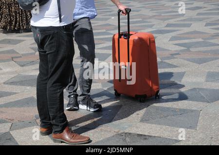 Copenhague /Danemark/18 juin 2022/Travellerwwith ne louage à Copenhague Danemark. (Photo..Francis Joseph Dean/Deanimages). Banque D'Images