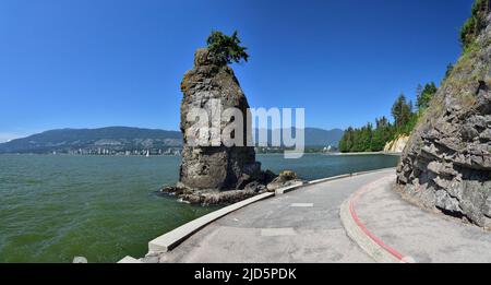 Siwash Rock, un célèbre affleurement rocheux de Vancouver Banque D'Images