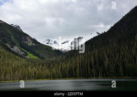 Les lacs Joffre - les lacs glaciaires les plus accessibles de toute la Colombie-Britannique Banque D'Images