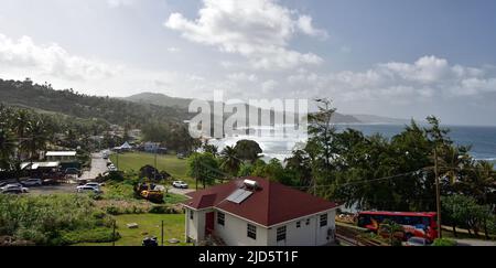 BATHSHEBA, BARBADE; 23 février 2020: Bâtiment sur le bord de l'océan Atlantique à Bathsheba, côte est de l'île de la Barbade, îles des Caraïbes Banque D'Images