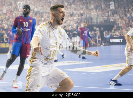 FIROO : 06/18/2022, handball, saison 2022/2023, Ligue des Champions EHF, finale 4 semi-finale THW Kiel - FC Barcelona but jubilation Niclas Edberg Banque D'Images