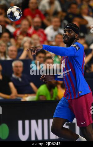 COLOGNE, ALLEMAGNE - 18 JUIN 2022 : Dika Mem. Demi-finale THW Kiel - Barca EHF FINAL4 hommes Banque D'Images