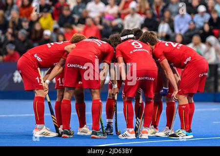 Les joueurs de Belgique photographiés lors d'un match de hockey entre l'Angleterre et les Lions rouges belges sur la scène du groupe (jeu 15 sur 16) de la compétition Pro League masculine de la FIH, samedi 18 juin 2022 à Londres, Royaume-Uni. BELGA PHOTO LAURIE DIEFFEMBACQ Banque D'Images