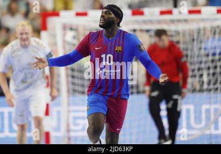 FIROO : 06/18/2022, handball, saison 2022/2023, Ligue des champions EHF, finale 4 semi-finale THW Kiel - FC Barcelone . jubilation à Barcas, n° 10 : Dika MEM Banque D'Images