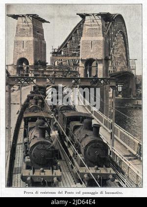 Tester le pont du port de Sydney en conduisant quatre locomotives sur chacune des deux voies de chemin de fer. Version colorisée de : 10002068 Date: 1932 Banque D'Images