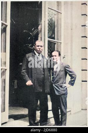 SIR ARTHUR CONAN DOYLE médecin et écrivain britannique, c. 1920, avec Houdini au Auto Club, Londres version colorisée de : 10073771 Date: 1859 - 1930 Banque D'Images