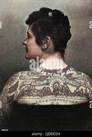 Emma de Burgh, femme tatouée. Le travail sur son dos dépeint la Cène, de Da Vinci, et a été considéré à l'époque comme l'un des plus beaux tatouages produits en Amérique. Au-dessus de la dernière Cène se trouve la « règle d'or », écrite dans un défilement, et sur le « tissu de table », se trouvent les mots « Amour mutuel ». Les tatouages de son mari peuvent être vus dans les images 10583082 et 10583083. Version colorisée de : 10583085 Date: 1897 Banque D'Images