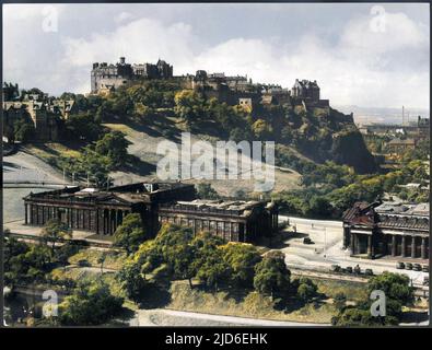 Château d'Édimbourg, Écosse. Construite sur une masse volcanique de roche connue sous le nom de Castle Rock, cette forteresse s'est révélée l'une des plus imprégnables d'Écosse. Version colorisée de : 10148280 Date: 1940s Banque D'Images