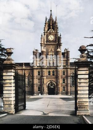 Le Royal Holloway College, situé à Egham, Surrey, a été l'un des premiers collèges féminins d'Angleterre, lorsqu'il a été ouvert par la reine Victoria en 1886. Conçu par W.H. Crossland pour T. Holloway version colorisée de : 10146542 Date: Construit 1879 - 1887 Banque D'Images