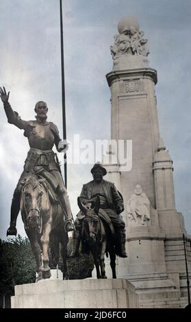 La statue du héros de Cervantes Don Quichotte, et son compagnon de longue date, Sancho Panza, Plaza de Espanana, Madrid, Espagne. Version colorisée de : 10163966 Date: 1930s Banque D'Images