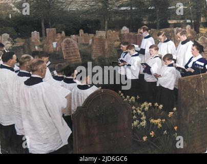 Chaque Eve de Pâques, les choirboys chantent un hymne sur la tombe de William Hulbard, qui a laissé une guinée au chœur paroissial quand il est mort. c. 1806, St. Mary dans l'église Arden, Angleterre. Version colorisée de : 10176190 Date: 1940s Banque D'Images