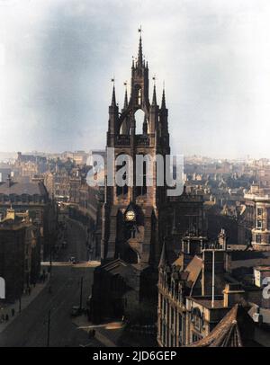 Cathédrale Saint-Nicolas, Newcastle-upon-Tyne, Angleterre. Le bâtiment du 12th siècle a été détruit par un incendie en 1216. Reconstruit au 14th siècle, 15th siècle tour et clocher version colorisée de : 10171084 Date: 1950s Banque D'Images