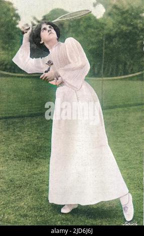 Dorothea Douglass Lambert Chambers (1878 - 1960), joueur de tennis anglais et sept fois vainqueur du titre féminin des singles à Wimbledon entre 1903 et 1914. Version colorisée de : 10434402 Date: 1910 Banque D'Images