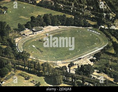 Des épreuves de cyclisme sur piste ont eu lieu à Herne Hill Arena, dans le sud de Londres, pour la XIVème Olympiade. Le vélo olympique comprend des courses sur route et le vélo de piste. Les courses sur route ont eu lieu sur les routes du Windsor Great Park. Version colorisée de : 10513134 Date: 1948 Banque D'Images