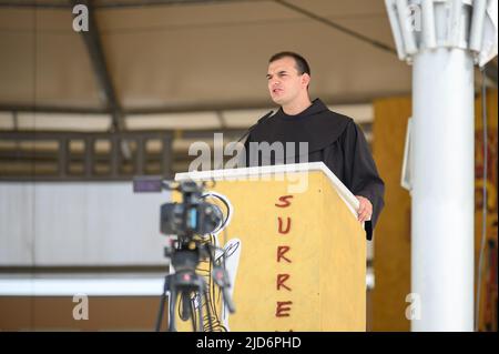 FRA Bojan Rizvan livrant une catéchèse pendant Mladifest 2021 – le festival de la jeunesse – à Medjugorje. Banque D'Images