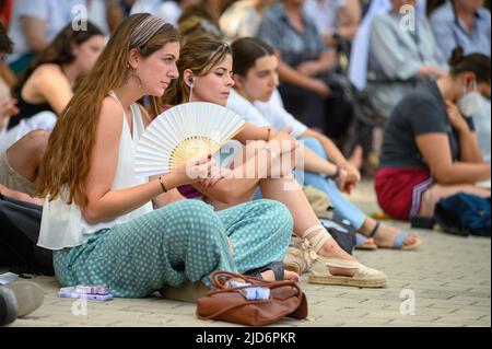 Les jeunes écoutent une catéchèse pendant Mladifest 2021 – le festival de la jeunesse – à Medjugorje. Banque D'Images