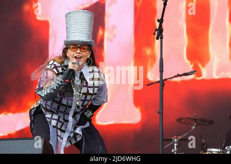 Newport, Royaume-Uni. 18th juin 2022. Daisy Bertenshaw, artiste créative d'origine britannique et soliste pop urbaine, alias Chinchilla, se produit sur scène au Festival de l'île de Wight. (Photo par Dawn Fletcher-Park/SOPA Images/Sipa USA) crédit: SIPA USA/Alay Live News Banque D'Images