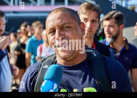 Fort Lauderdale, Floride, États-Unis. 18th juin 2022. 3C - Roberto Carlos - ancien Real Madrid, joueur de l'équipe nationale brésilienne pendant le match de football le beau jeu par R10 andRC3 a possédé des icônes de football mondial et le duo brésilien Ronaldinho et Roberto Carlos au DRV Pink Stadium en Floride, Etats-Unis. Credit: Yaroslav Sabitov/YES Market Media/Alay Live News. Banque D'Images