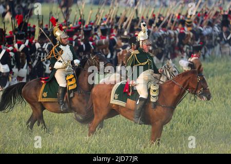 Waterloo, Belgique. 18th juin 2022. Les réacteurs se sont produits lors de la reconstitution de la bataille de Waterloo de 1815 à Waterloo, en Belgique, au 18 juin 2022. Environ 2 000 ré-acteurs, plus de 100 chevaux ainsi que plus de 20 canons ont participé à la reconstitution, montrant le clash de 18 juin 1815 entre Napoléon et Wellington. L'événement a marqué le 207th anniversaire de la bataille de Waterloo. Credit: Zheng Huansong/Xinhua/Alay Live News Banque D'Images