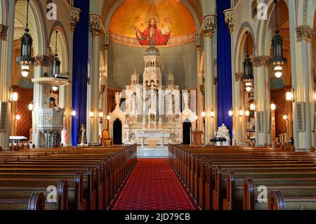 Intérieur de l'église Saint-Pierre-et-Paul, San Francisco Banque D'Images